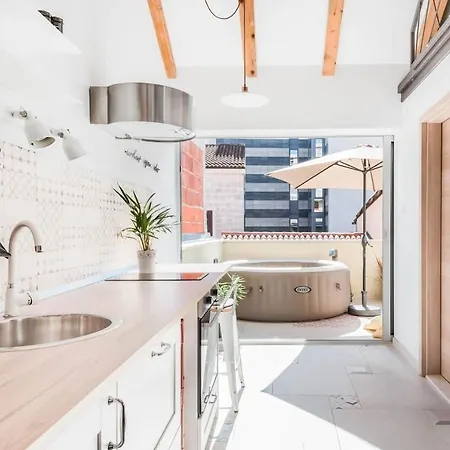 Soak In The Jacuzzi Under The Stars At A Quirky Abode * スプリト