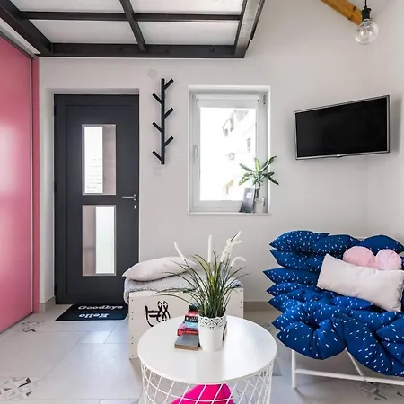 アパート Soak In The Jacuzzi Under The Stars At A Quirky Abode